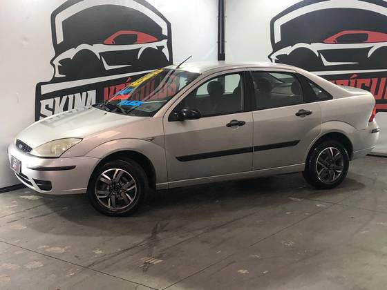 FORD FOCUS 1.6 GL SEDAN 8V FLEX 4P MANUAL